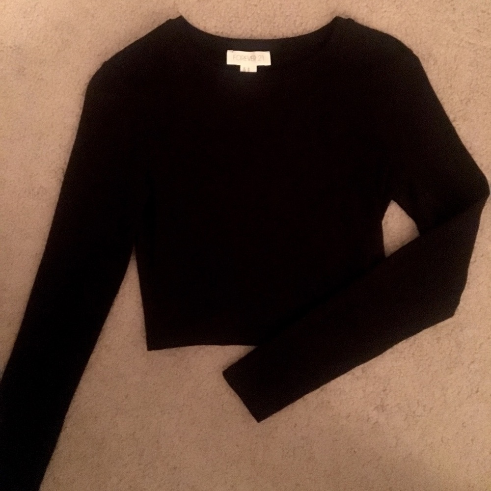 Black cropped long sleeve!